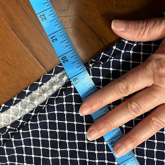 Ann Taylor XS navy and white print top‎ - Picture 7 of 9